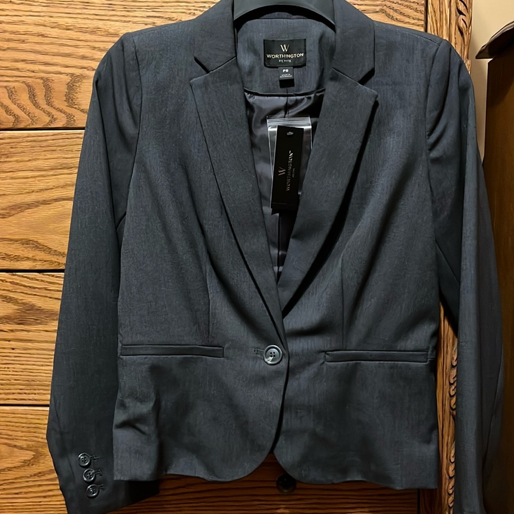 Women’s size PS Worthington grey blazer. New with tags!